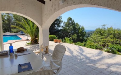 Villa im Finca-Stil mit Panoramablick auf die Bucht von Altea.
